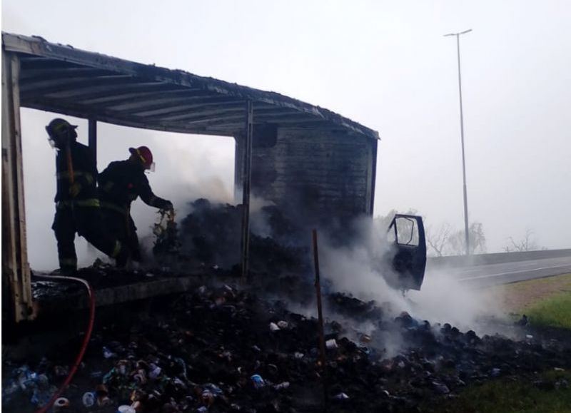 Las autoridades viales recordaron la importancia de respetar las indicaciones del personal en estos casos y evitar maniobras indebidas que puedan poner en riesgo la seguridad propia y la de terceros. 